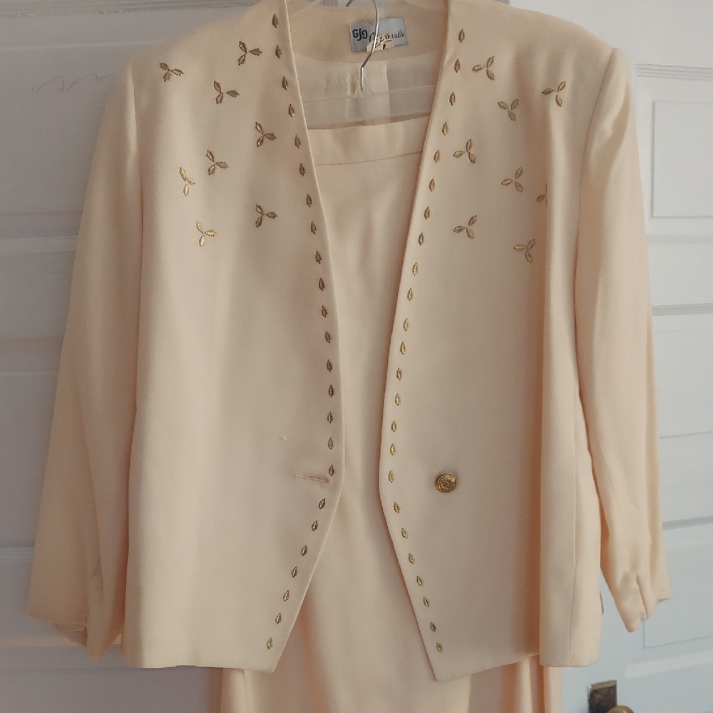 Elegant Cream Blazer with Gold Embroidery